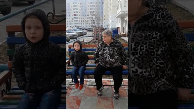 😊"Катюша" в исполении бабушки и внучки😉 смотреть онлайн