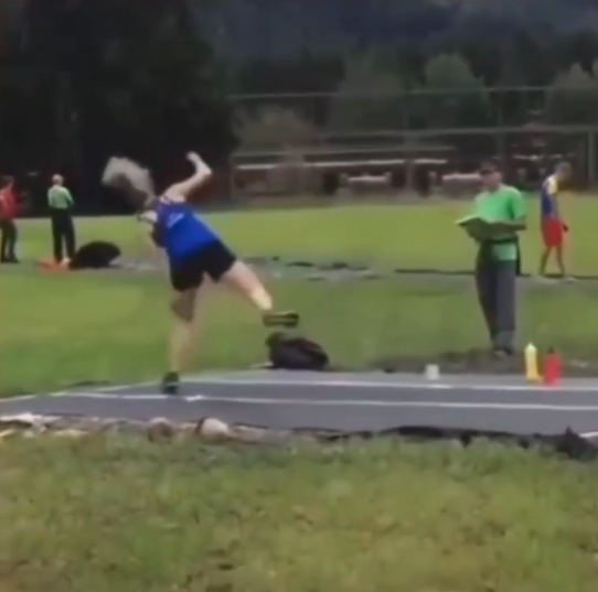 Девушка спортсменка-комсомолка. Прикол. смотреть онлайн