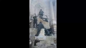 Озгю Кая и Беркер Гювен в Будапеште (Венгрия) представляли сериал Три сестры