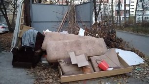 110 несколько дней не вывозят мусор с мусорки по улице Октябрьской 436..