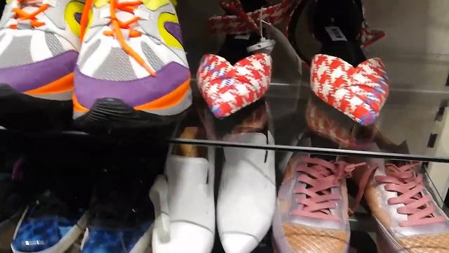 LIVE: АНГЛИЯ: Брендовая обувь в "ТК Маxx". Дизайн моделей, расцветки и цены... #лондон #англиям смотреть онлайн