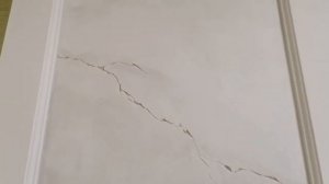 Имитация мрамора с прожилками из венецианской штукатурки Feidal