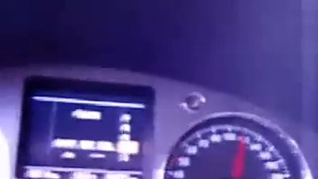 VW Phaeton V10 TDI 220km/h po wiejskiej drodze смотреть онлайн