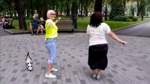 А ХУЛИГАНКА ТЫ ДЕВЧОНКА ЛЕБЕДЬ БЕЛАЯ!!!