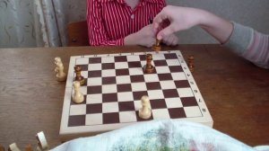 Забавная игра при помощи шахматной доски и кубика!