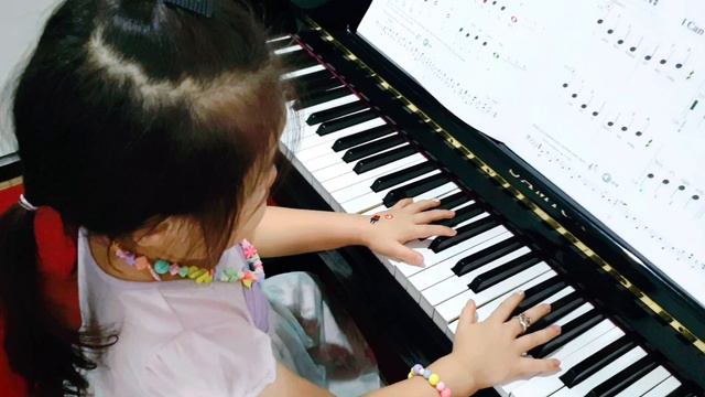 Zoey
Piano book A
•Long Shadows cd14
•My Best Friend cd15
•I can do it w/metronome 60 and backing t смотреть онлайн