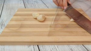 Стейк Тунца на сковороде с чесноком и сливочным маслом 4k 60fps