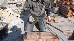 Деревянная рейка для кладки кирпича