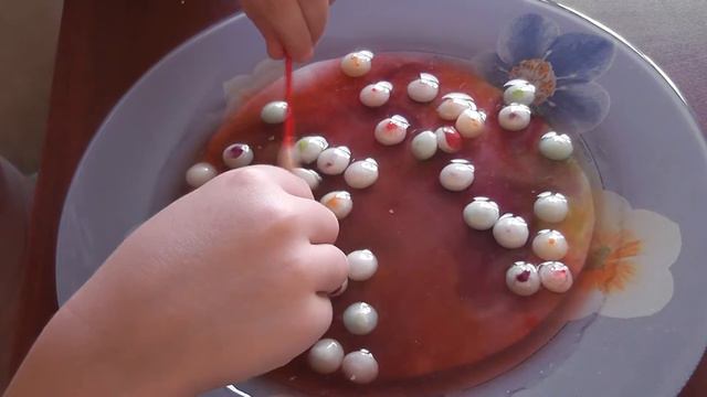 Опыт со скитлс и водой: и это можно есть?! смотреть онлайн