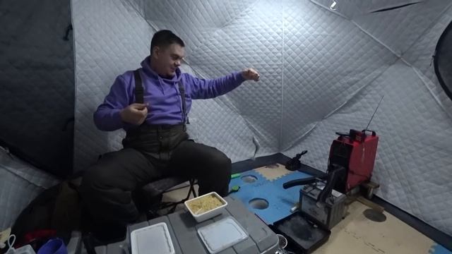 Эта мормышка оказалась самой ловчей! | Зимняя рыбалка с ночёвкой 2023 смотреть онлайн