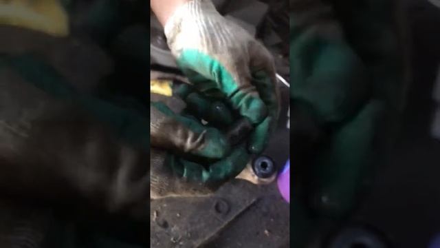 Как запрессовать резиновую втулку в реактивные тяги ВАЗ 2101-2107 (Классика) смотреть онлайн