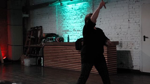 Как снять бэкстейдж? Видео оператор поделился опытом. Съемка ALIENCE в Lovely Loft. смотреть онлайн