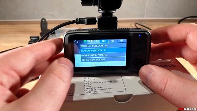 Видеорегистратор С МАГНИТНЫМ КРЕПЛЕНИЕМ. Trendvision TDR 708 GNS.