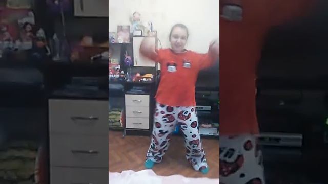1 часть танцы.