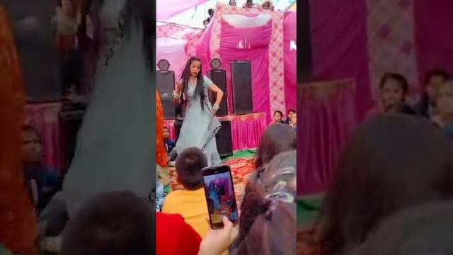 kumauni dulhan ka bhut hi sunder dance manvaa laage git main @nikkiphadi mere channel ko like kre смотреть онлайн