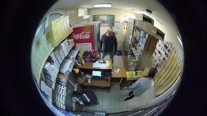 Неадекват напал на сотрудницу магазина в одном из магазинов Дмитрова.