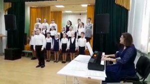 ,, мы на свет родились чтобы радостно жить" исполняет: ,, Школьный хор % 23".