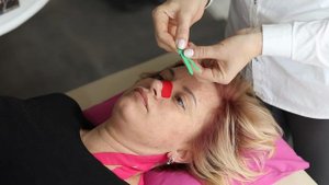 Аппликация на область носа. Кинезио тейпирование. Специалист: Вера Соболевская.