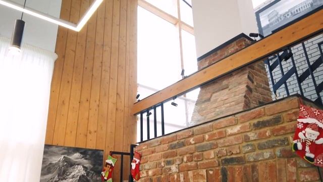 Дом из клееного бруса Holz House. Вертикальное расположение бруса. смотреть онлайн