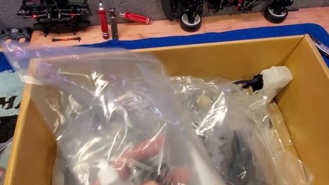 Mugen Seiki MBX8R 1/8 Scale Nitro RC Buggy Unboxing смотреть онлайн