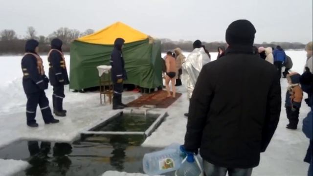 Крещение в 2012 году. Крестный ход и купание смотреть онлайн