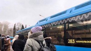 Автобус ЛиАЗ-5292.71 следует по маршруту 283 ”м. Речной Вокзал - 2-я Подрезковая ул.”