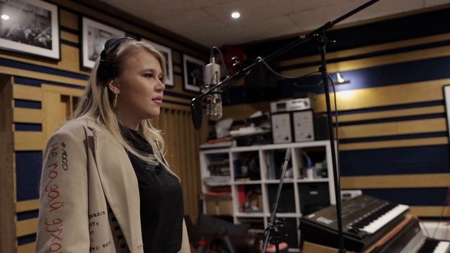 КАК ЗАПИСАТЬ ПЕСНЮ В СТУДИИ? Запись моего нового сингла Fox in Oil - Magical смотреть онлайн