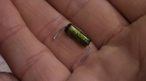 Неполярный конденсатор . Рабочее переменное и постоянное напряжение .