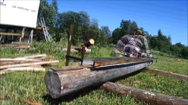 Изготовление бруса с помощью самодельной ручной пилорамы смотреть онлайн
