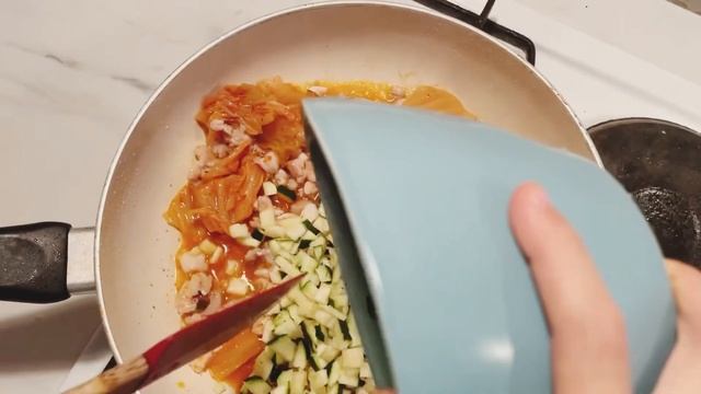 Дети готовят kimchibokkeumbap смотреть онлайн