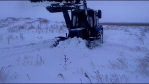 Мтз 82.1 23/12. покатушки по первым сугробам.