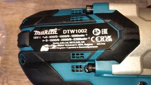 Аккумуляторный ударный гайковерт MAKITA DTW 1002 Z в коробке (18.0 В, БЕЗ АКБ,квадрат 1/2 ",1000 Нм