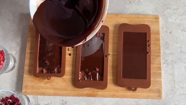 Знаете ли вы, что можно приготовить натуральный шоколад всего из нескольких простых ингредиентов? смотреть онлайн