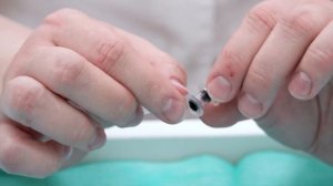 31в. Уход за голосовым протезом.