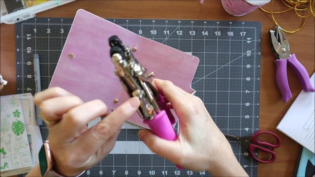 Make an A6 traveler's notebook from a sticker album | Crafting with a Planners Anonymous kit смотреть онлайн