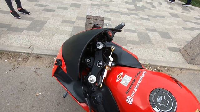 МОТОБУДНИ с КРАСОТКОЙ на СПОРТБАЙКЕ смотреть онлайн