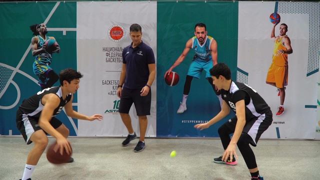 ? Основы игры в баскетбол: Урок №4 - Дриблинг (Часть 2) смотреть онлайн