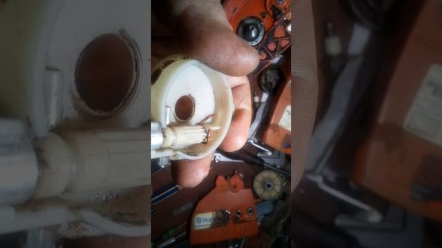 Нет подачи масла Husqvarna 142 ремонт маслонасоса. смотреть онлайн