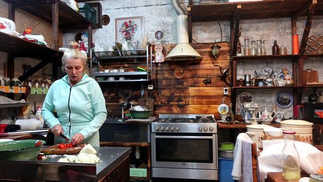 ТУРИСТЫ ИДУТ Я ПРОВОЖУ ДИГУСТАЦИИ