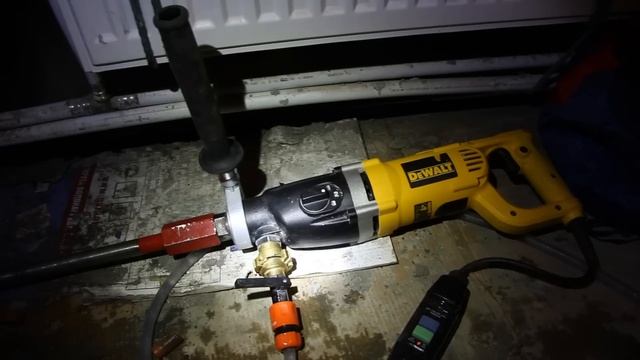 Дрель для сверления алмазными коронками / Drill for drilling diamond drill bits