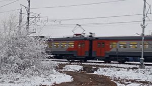 "Приволжский Демих". ЭД9м-0073 сообщением Тихорецкая-Краснодар отправляется со станции Тихорецкая.
