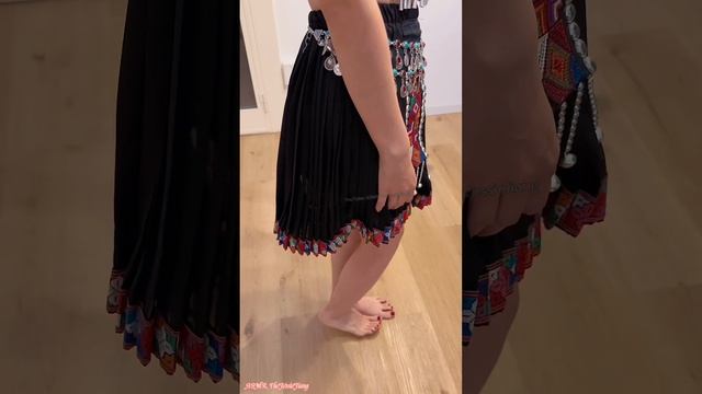 (4K) Hani Minority?Beautiful Traditional Ethnic Costume Show? смотреть онлайн