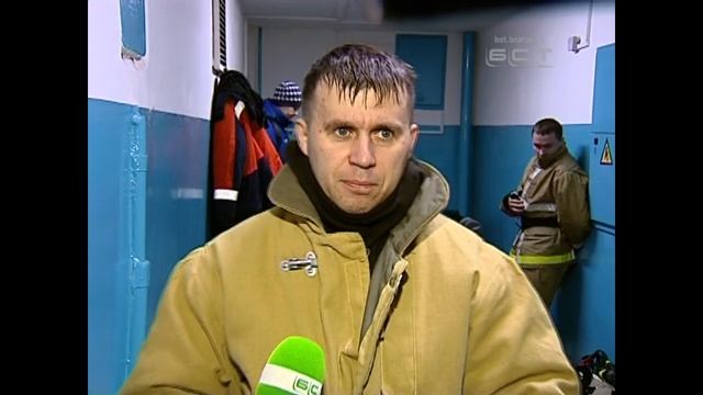 Буквально взлетели Братские пожарные провели соревнования по скоростному подъёму по маршевой лестн смотреть онлайн