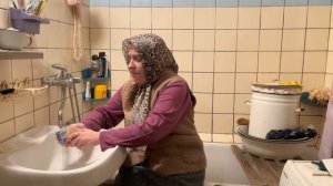«Бабуля, внук и прятки».