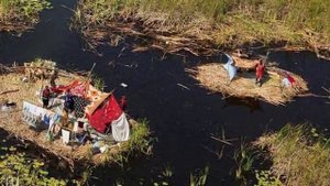 Они живут посреди самого большого болота Африки  Нилоты на болоте Судд