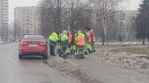 Как быстро убрать наледь с тротура? (Не так)