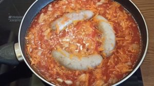 Колбаски тушеные в томатном соке, это просто объедение.