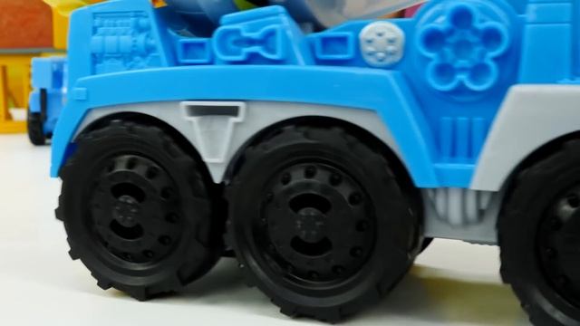 Мастер Тук-Тук ремонтирует бетономешалку! Детские видео про рабочие машины из мультика Боб Строител смотреть онлайн