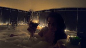 ASMR ПРИНИМАЕМ ВАННУ.ВАНА ПРИ СВЕЧАХ.КУПАЕМСЯ В ВАННОЙ. АСМР.POOL IN THE BATH WITH FOAM