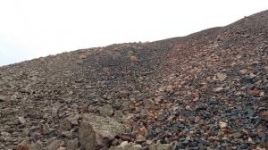 Поиск кристаллов в заброшенном карьере.